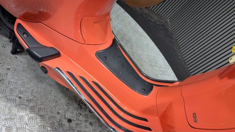 Piaggio Vespa Primavera 2018 ONLY 13K LONG MOT GREAT COLOUR SCHEME 125CC SCOOTER 35