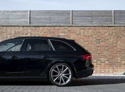 Audi RS4 Avant 25