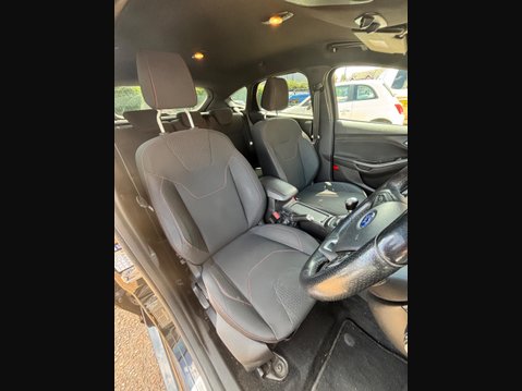 Ford Focus 1.0T EcoBoost ST-Line Euro 6 (s/s) 5dr 23