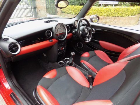 Mini Hatch COOPER 1