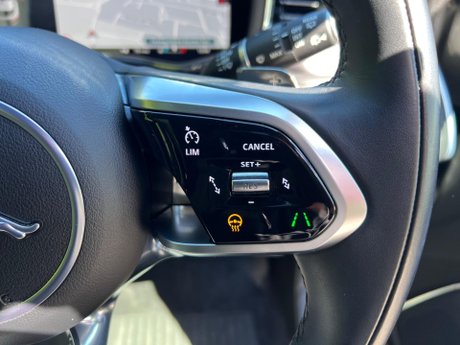 Jaguar F-Pace 2.0 D200 MHEV R-Dynamic HSE Black Auto AWD Euro 6 (s/s) 5dr 48