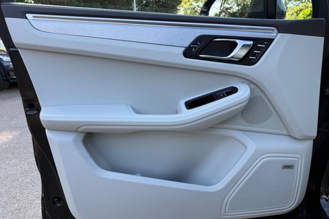 Porsche Macan TURBO PDK - TWO OWNERS -LANE ASSIST -20 INCH ALLOYS -APPLE CAR PLAY 24