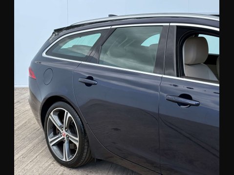 Jaguar XF 2.0 XF Portfolio D AWD Auto 4WD 5dr 9