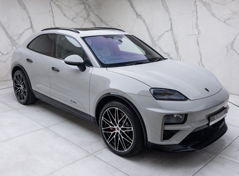 Porsche Macan Turbo Electric 8