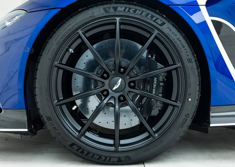 Aston Martin V12 Vantage Roadster