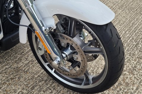 Harley-Davidson Road Glide CVO TRI GLIDE 10