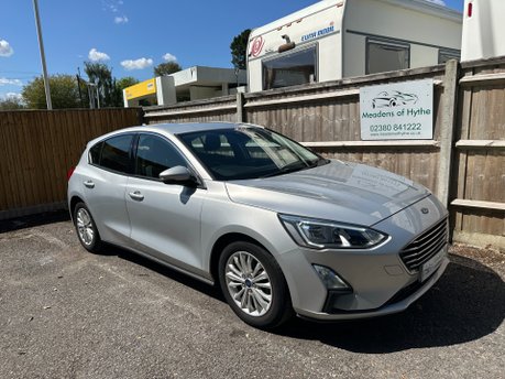 Ford Focus TITANIUM 1.0T EcoBoost 5dr 2