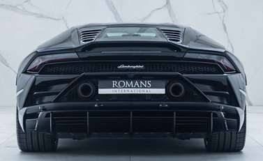 Lamborghini Huracan LP640-4 EVO 8