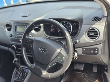 Hyundai i10 1.2 Premium Hatchback 5dr Petrol Auto Euro 6 (87 ps) 26