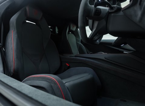 Lamborghini Revuelto 18