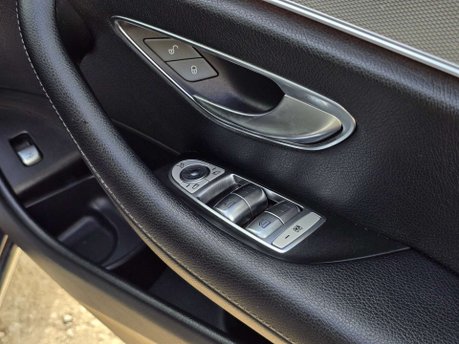 Mercedes-Benz E Class 2.0 E220d SE Saloon 4dr Diesel G-Tronic+ Euro 6 (s/s) (194 ps) 33