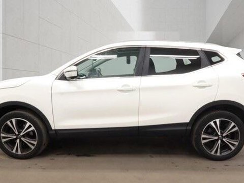 Nissan Qashqai 1.3 DIG-T N-Connecta Euro 6 (s/s) 5dr 5
