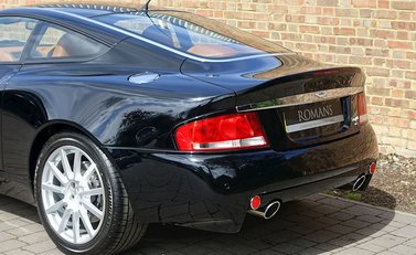 Aston Martin Vanquish S 8