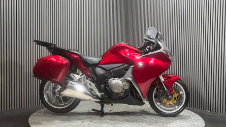 Honda VFR1200F VFR 1200 2014 ONLY 26K LUGGAGE NEW MOT WARRANTY TOURER 1