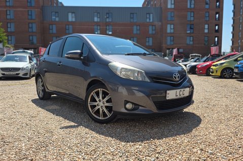 Toyota Yaris VVT-I SR.. AUTOMATIC.. 5 SERVICES.. STUNNING EXAMPLE..  2