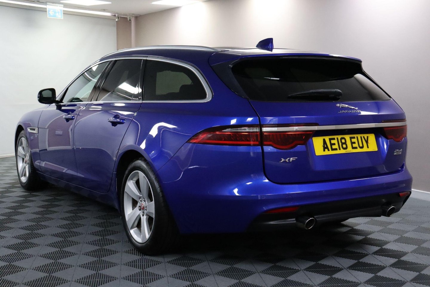 2018 Jaguar XF — image 9