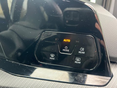 Volkswagen Golf R-LINE TDI DSG 37