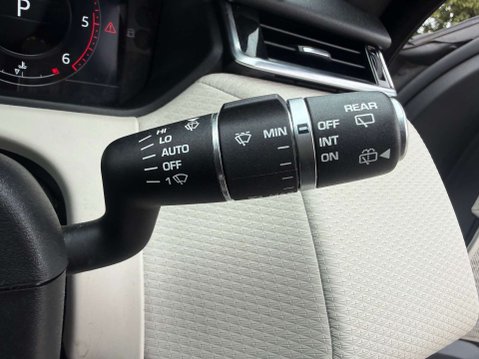Land Rover Range Rover Velar 2.0 Range Rover Velar R-Dynamic SE D240 Auto 4WD 5dr 36