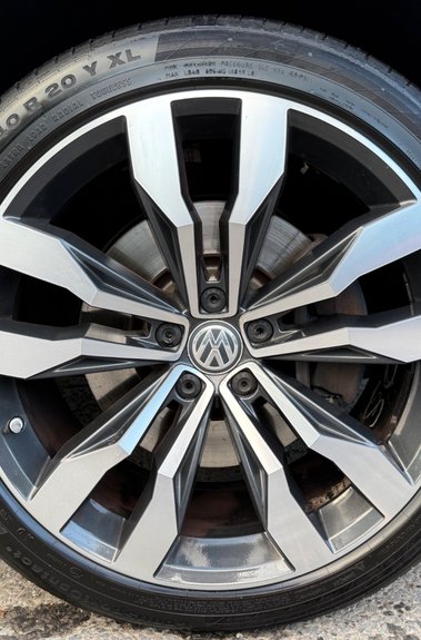 Volkswagen Tiguan R-LINE TDI BMT 4MOTION DSG -RARE LEATHER -DYNAUDIO -TOWBAR -APPLE CARPLAY  