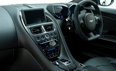 Aston Martin DBS Superleggera 14