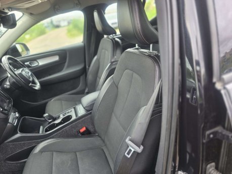 Volvo XC40 2.0 T4 Momentum SUV 5dr Petrol Auto AWD Euro 6 (s/s) (190 ps) 43