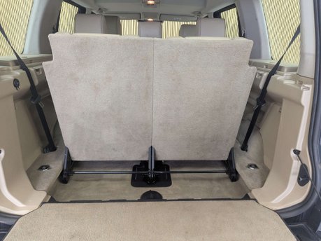 Land Rover Discovery 3.0 Discovery SE Tech SDV6 Auto 4WD 5dr 29