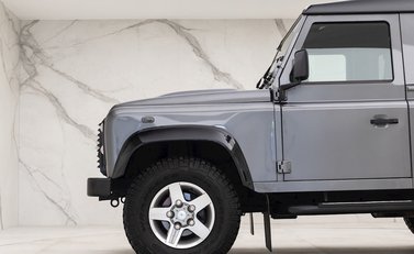 Land Rover Defender 90 Landmark 21