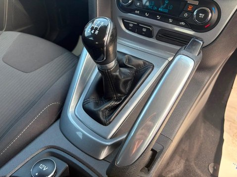 Ford Focus 1.6 Titanium Euro 5 5dr 13