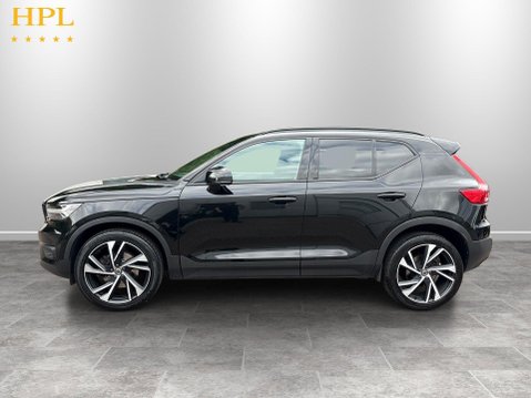 Volvo XC40 2.0 T4 R-Design Pro SUV 5dr Petrol Auto AWD Euro 6 (s/s) (190 ps) 4