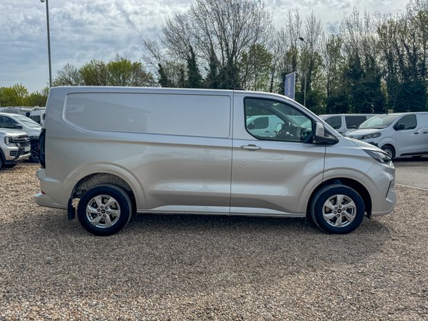 Ford Transit Custom SWB L1H1 Low Roof Limited 300 Air Con Alloys Sensors EURO 6 5