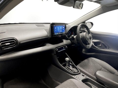 Toyota Yaris 1.5 VVT-h Design Hatchback 5dr Petrol Hybrid E-CVT Euro 6 (s/s) (116 ps) C 15