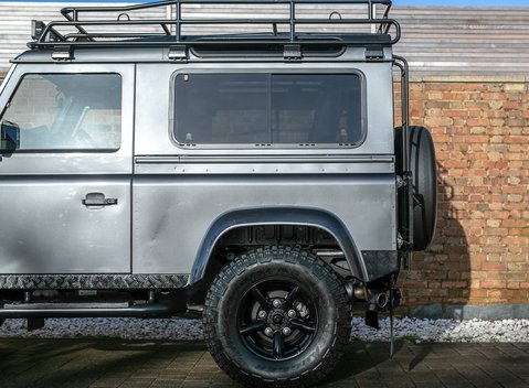 Land Rover Defender 90 TD XS Station Wagon 32