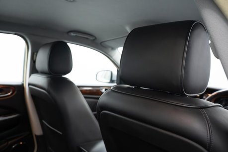 Jaguar XJ 3.0 V6 Sovereign Saloon 4dr Petrol Automatic (249 g/km, 240 bhp) 9