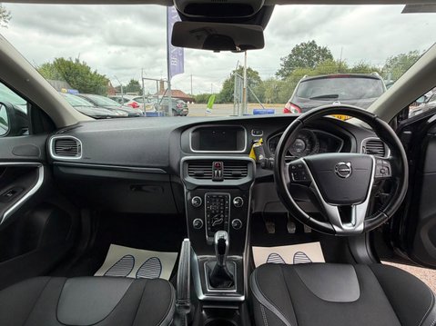 Volvo V40 2.0 T2 Momentum Edition Euro 6 (s/s) 5dr 25