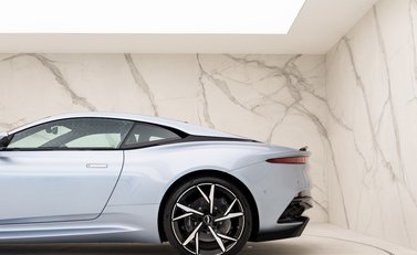 Aston Martin DBS Superleggera 21