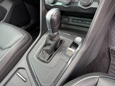 Volkswagen Tiguan 2.0 TDI R-Line DSG Euro 6 (s/s) 5dr 21