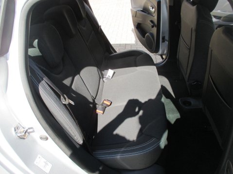 Renault Clio 0.9 TCe Play Euro 6 (s/s) 5dr 30