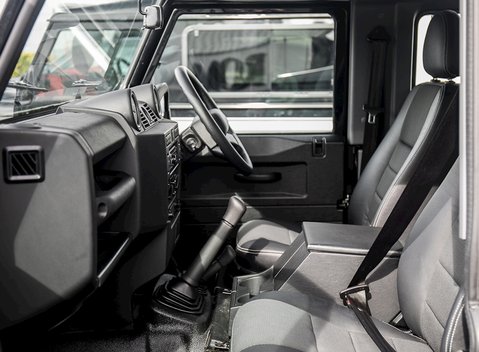 Land Rover Defender 90 XS 14