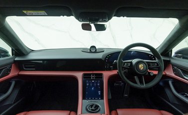 Porsche Taycan Turbo S Cross Turismo 17
