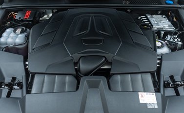 Porsche Cayenne E-HYBRID coupe 38