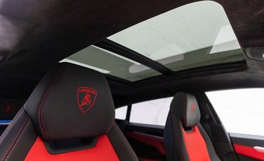 Lamborghini Urus 13