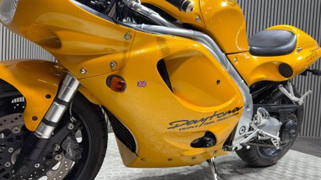 Triumph Daytona 1997 ONLY 27K RUNNING PROJECT BIKE SPARES OR REPAIR 7