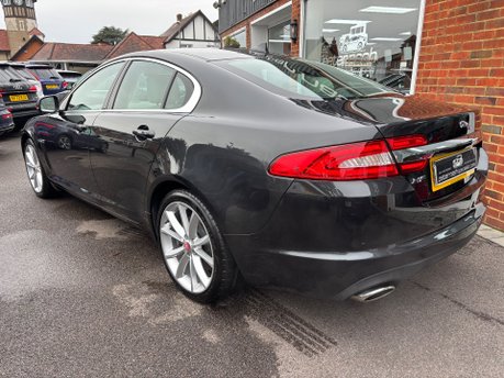 Jaguar XF 3.0d V6 Premium Luxury Saloon 4dr Diesel Auto Euro 5 (s/s) (240 ps) 2