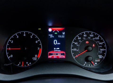 Toyota Yaris GR-Y CIRCUIT 18