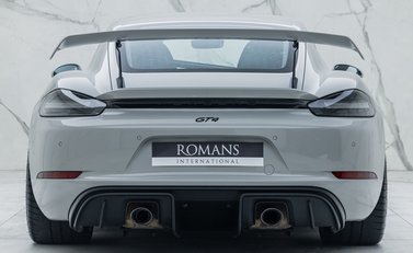 Porsche Cayman GT4 718 8