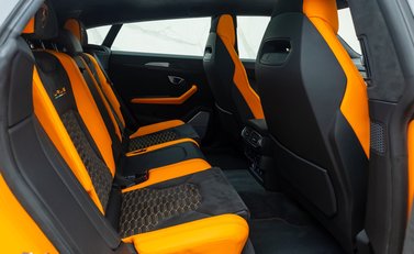 Lamborghini Urus Pearl Capsule 18