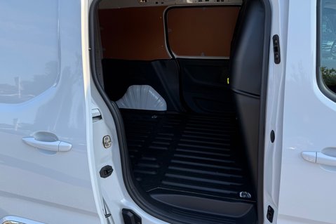 Toyota Proace City L1 DESIGN - NO VAT - AUTO - 1.5 DIESEL - REVERSE CAM - CARPLAY 42