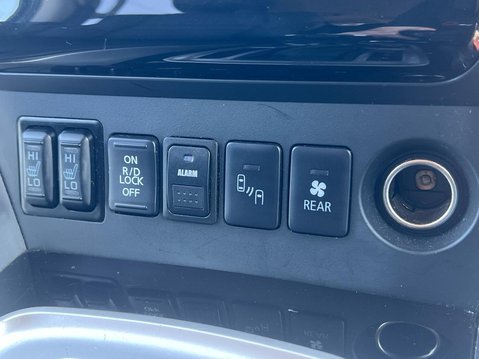 Mitsubishi Shogun Sport DI-D 4 33