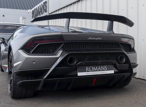 Lamborghini Huracan LP640-4 Performante 21