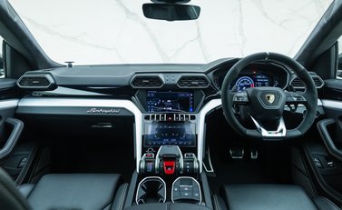 Lamborghini Urus 13